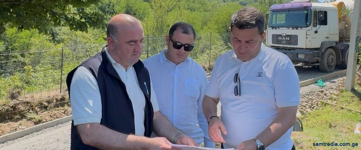 დაბლა გომის მე-6 ქუჩაზე ბეტონის გზის მოწყობა მიმდინარეობს