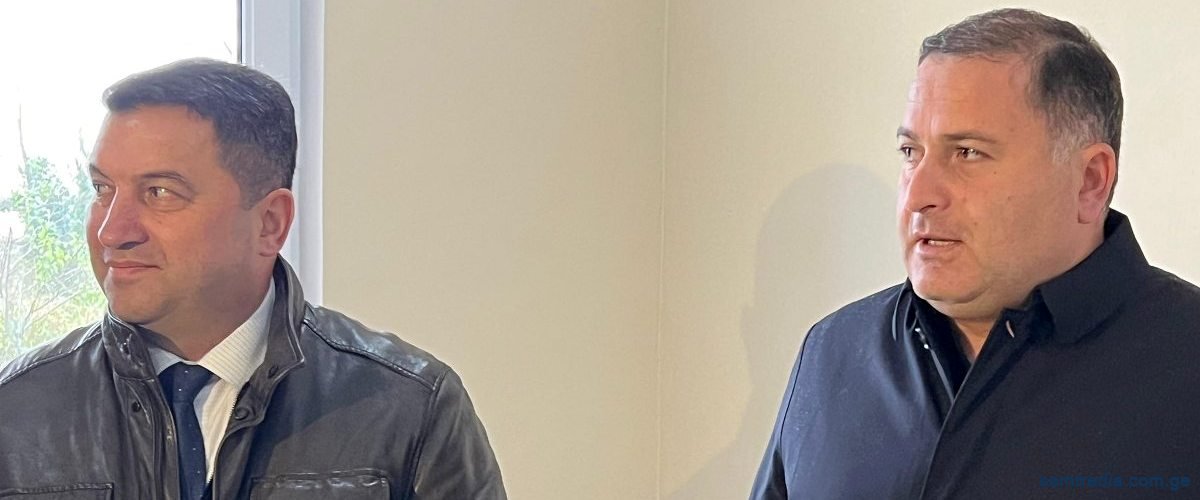 დავით ბახტაძე სოციალურად დაუცველი ოჯახებისთვის აშენებულ ახალ სახლებს ეწვია