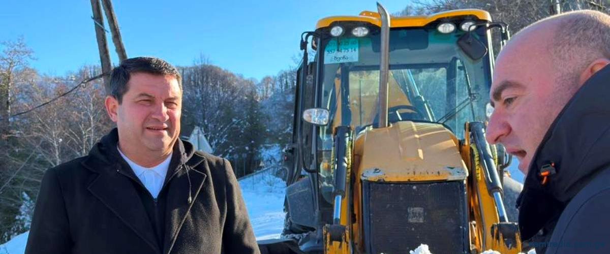 აქტიურად მიმდინარეობს გზების თოვლისგან გაწმენდითი სამუშაოები